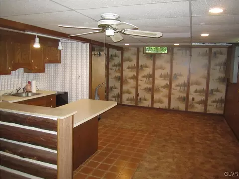 211 E Center St, Wind Gap, PA 18091 photo 17