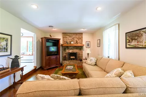 2186 E Best Rd, Bath, PA 18014 photo 14
