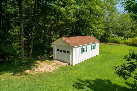 2186 E Best Rd, Bath, PA 18014 photo 12