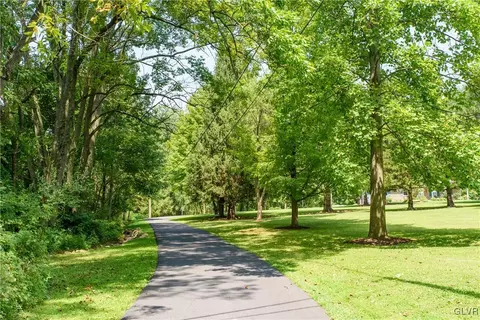 2186 E Best Rd, Bath, PA 18014 photo 8