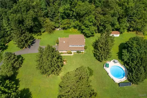 2186 E Best Rd, Bath, PA 18014 photo 9