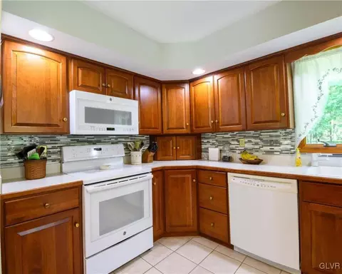2186 E Best Rd, Bath, PA 18014 photo 19