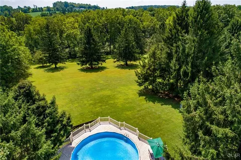 2186 E Best Rd, Bath, PA 18014 photo 11