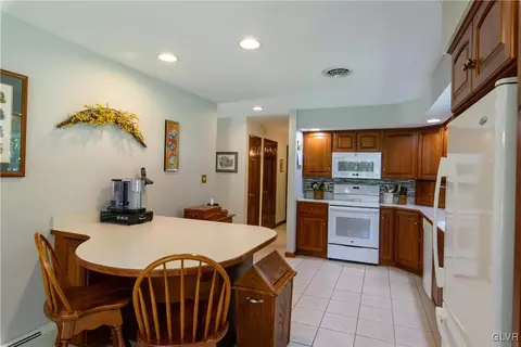 2186 E Best Rd, Bath, PA 18014 photo 18
