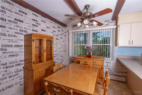 2477 Fox Rd, Bath, PA 18014 photo 9
