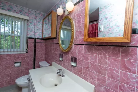 2477 Fox Rd, Bath, PA 18014 photo 12