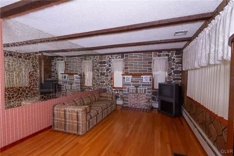 2477 Fox Rd, Bath, PA 18014 photo 10