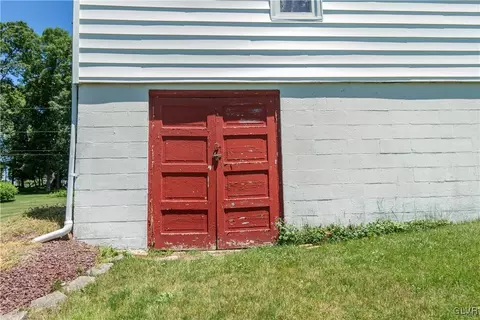2477 Fox Rd, Bath, PA 18014 photo 5