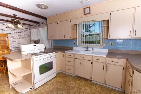 2477 Fox Rd, Bath, PA 18014 photo 6