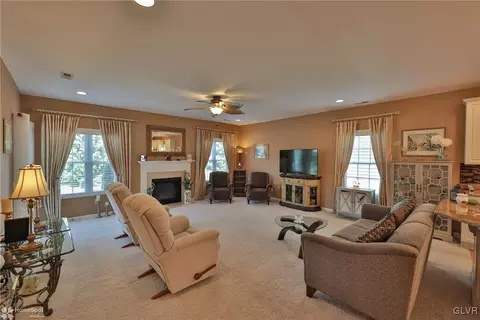 6935 Constitution Dr, Bethlehem, PA 18017 photo 18