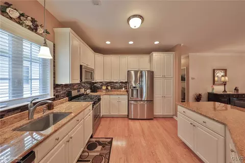 6935 Constitution Dr, Bethlehem, PA 18017 photo 13