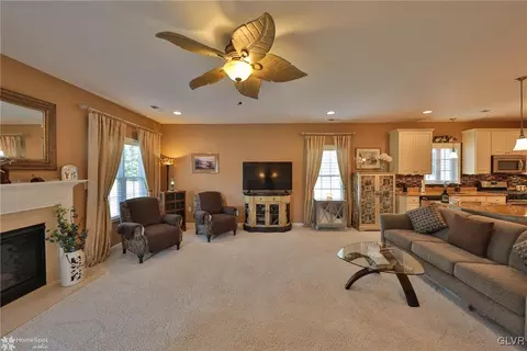 6935 Constitution Dr, Bethlehem, PA 18017 photo 17