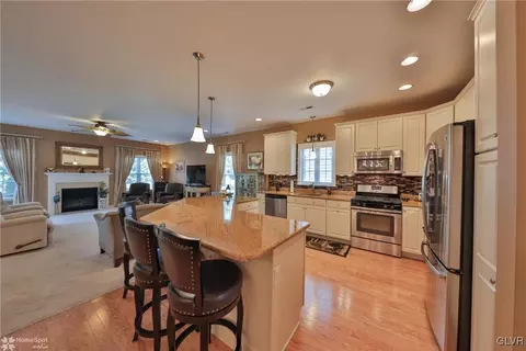 6935 Constitution Dr, Bethlehem, PA 18017 photo 12