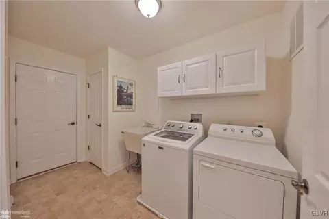 6935 Constitution Dr, Bethlehem, PA 18017 photo 8