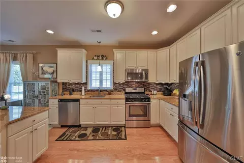 6935 Constitution Dr, Bethlehem, PA 18017 photo 14