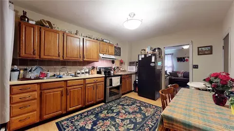 2659 Levans Rd, Coplay, PA 18037 photo 4