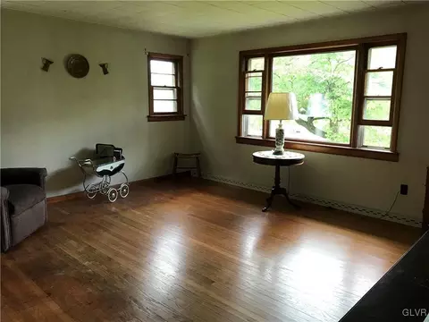 233 3rd St, Wind Gap, PA 18091 photo 3