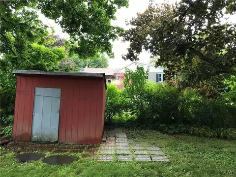 233 3rd St, Wind Gap, PA 18091 photo 15
