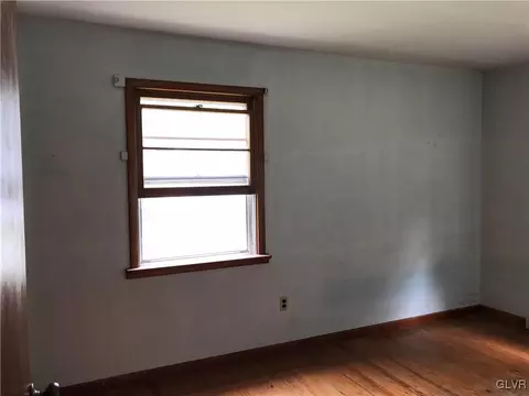 233 3rd St, Wind Gap, PA 18091 photo 12