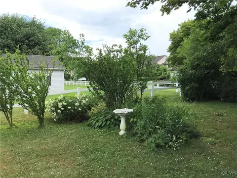 233 3rd St, Wind Gap, PA 18091 photo 14