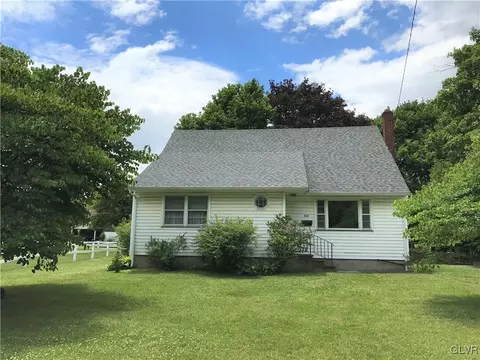 233 3rd St, Wind Gap, PA 18091 photo 1