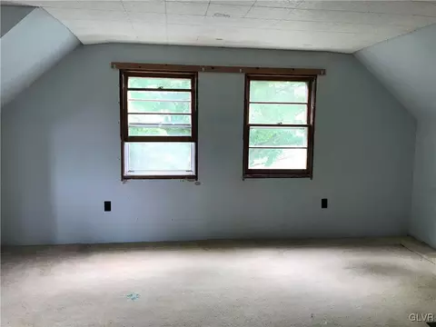 233 3rd St, Wind Gap, PA 18091 photo 11