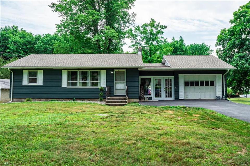 394 Taylor Dr, East Stroudsburg, PA 18301 22 Photos Movoto