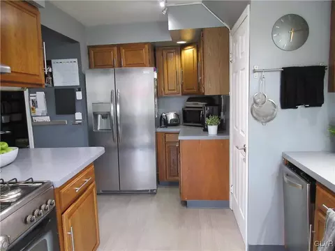 792 E Washington Ave, Bethlehem, PA 18017 photo 16