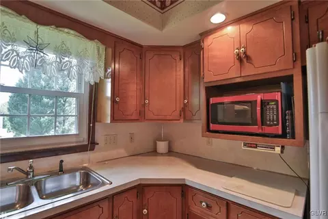 460 E Macada Rd, Bethlehem, PA 18017 photo 17