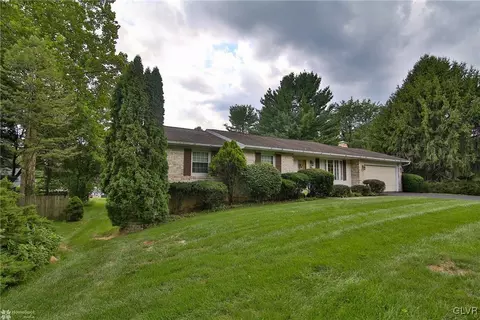 460 E Macada Rd, Bethlehem, PA 18017 photo 2