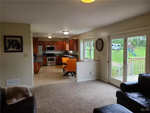 2960 Walker Rd, Bath, PA 18014 photo 11