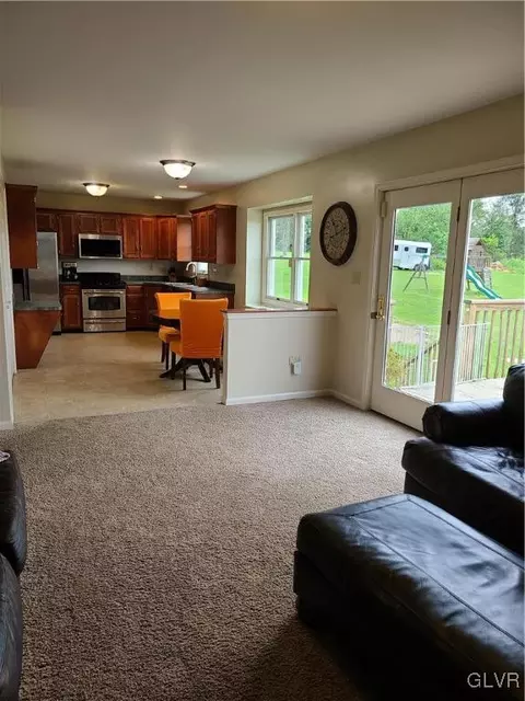 2960 Walker Rd, Bath, PA 18014 photo 10