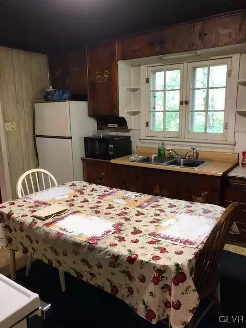 2345 E Scenic Dr, Bath, PA 18014 photo 3