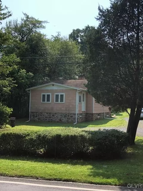 2345 E Scenic Dr, Bath, PA 18014 photo 2