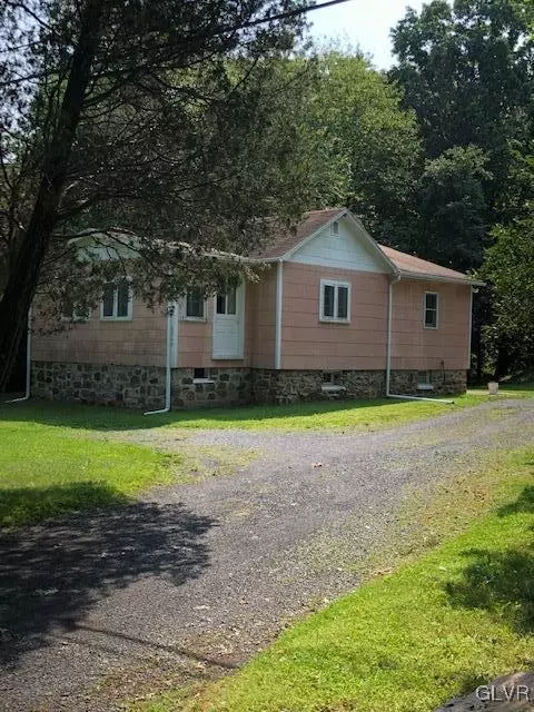 2345 E Scenic Dr, Bath, PA 18014 photo 1
