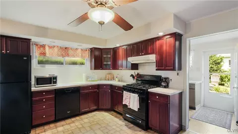 325 E Wall St, Bethlehem, PA 18018 photo 7