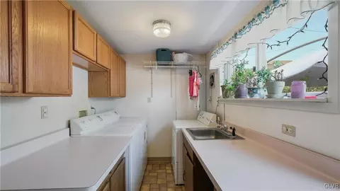 325 E Wall St, Bethlehem, PA 18018 photo 19