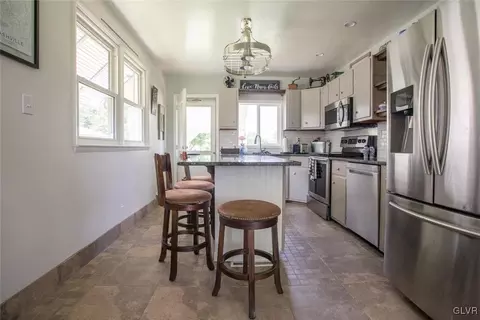 119 Clearview Ln, Bath, PA 18014 photo 3