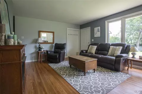 119 Clearview Ln, Bath, PA 18014 photo 5