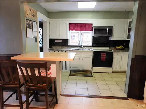 109 E Northampton St, Bath, PA 18014 photo 7