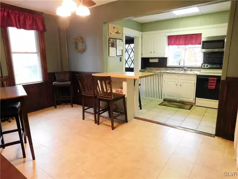109 E Northampton St, Bath, PA 18014 photo 6