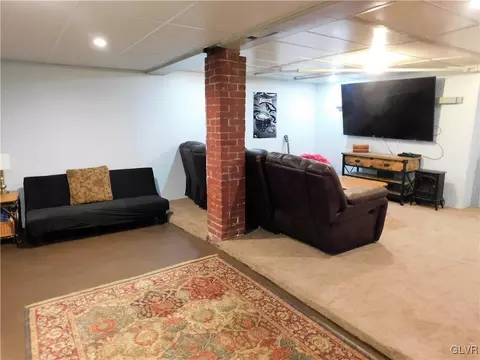 109 E Northampton St, Bath, PA 18014 photo 32