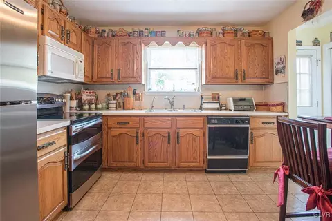 2 E 7th St, Wind Gap, PA 18091 photo 9