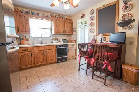 2 E 7th St, Wind Gap, PA 18091 photo 8