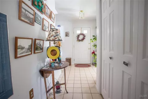 2 E 7th St, Wind Gap, PA 18091 photo 3