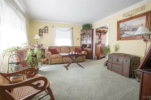 2 E 7th St, Wind Gap, PA 18091 photo 5