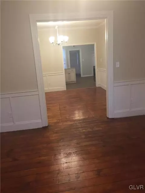 125 E North St, Bethlehem, PA 18018 photo 3
