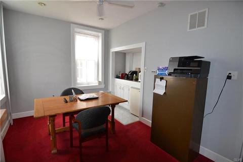 656 Main St, Hellertown, PA 18055 photo 9