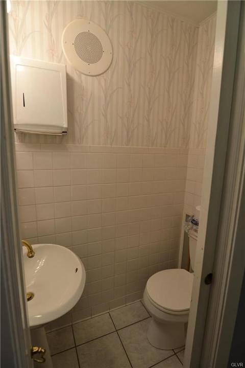 656 Main St, Hellertown, PA 18055 photo 13