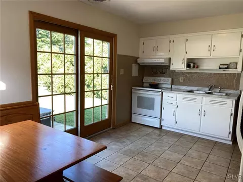 3057 Cornwall Rd, Bethlehem, PA 18017 photo 5